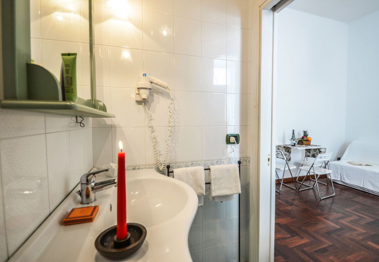 Appartamento a Sorrento - AMORE RENTALS - Monolocale Daniela con Aria Condizionata e Internet Wi-Fi