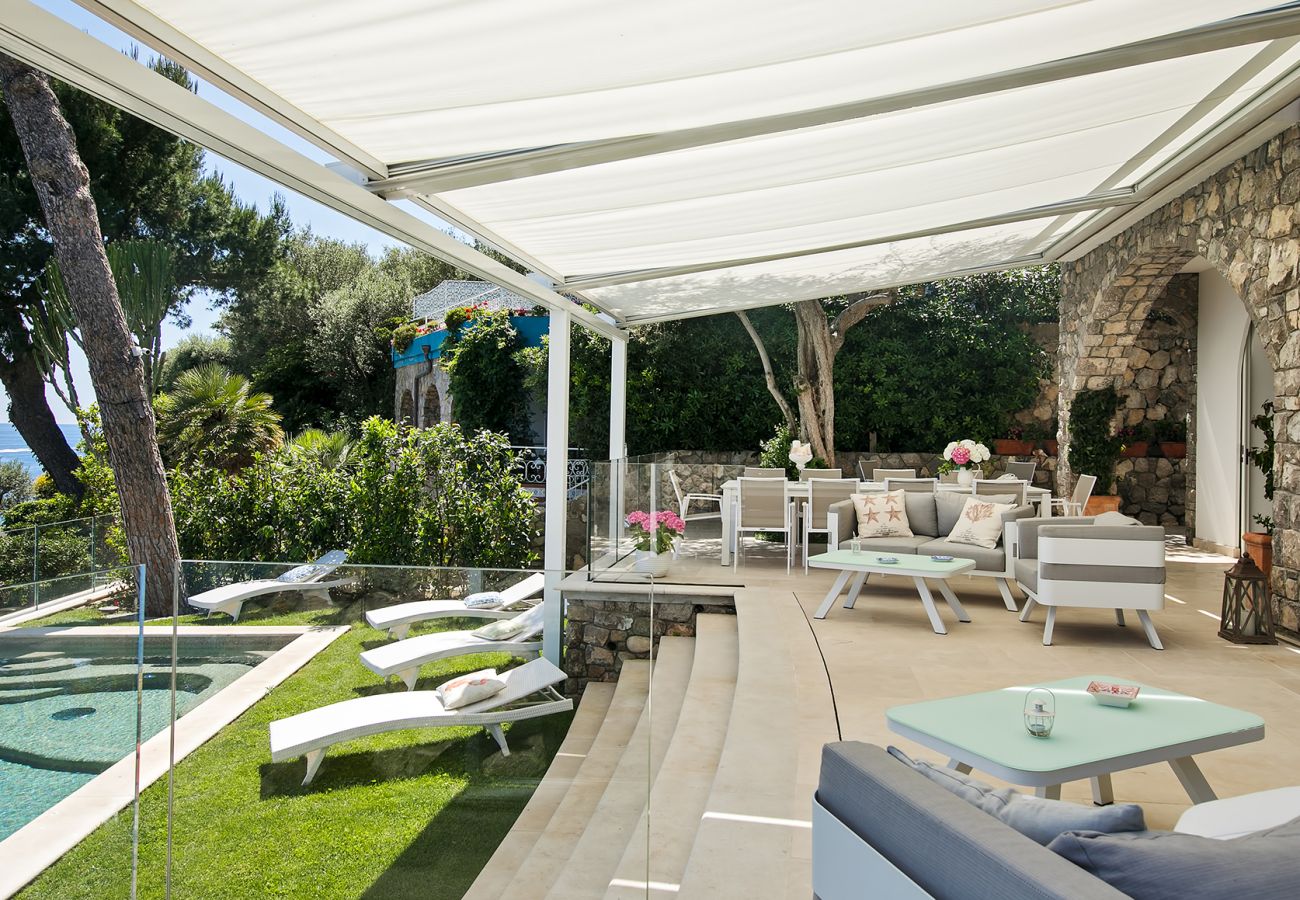 Villa a Nerano - AMORE RENTALS - Villa di Lusso Ibiscus 1 con Piscina Privata, Discesa alla Spiaggia, Parcheggio, Vista Mare, Colazione