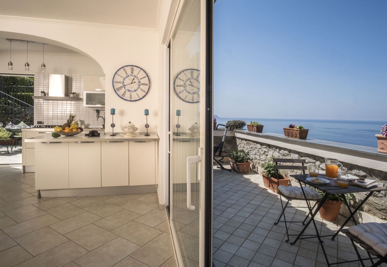 Villa a Massa Lubrense - AMORE RENTALS - Villa Valentina con Piscina Privata, Terrazzi, Vista Mare e Aria Condizionata