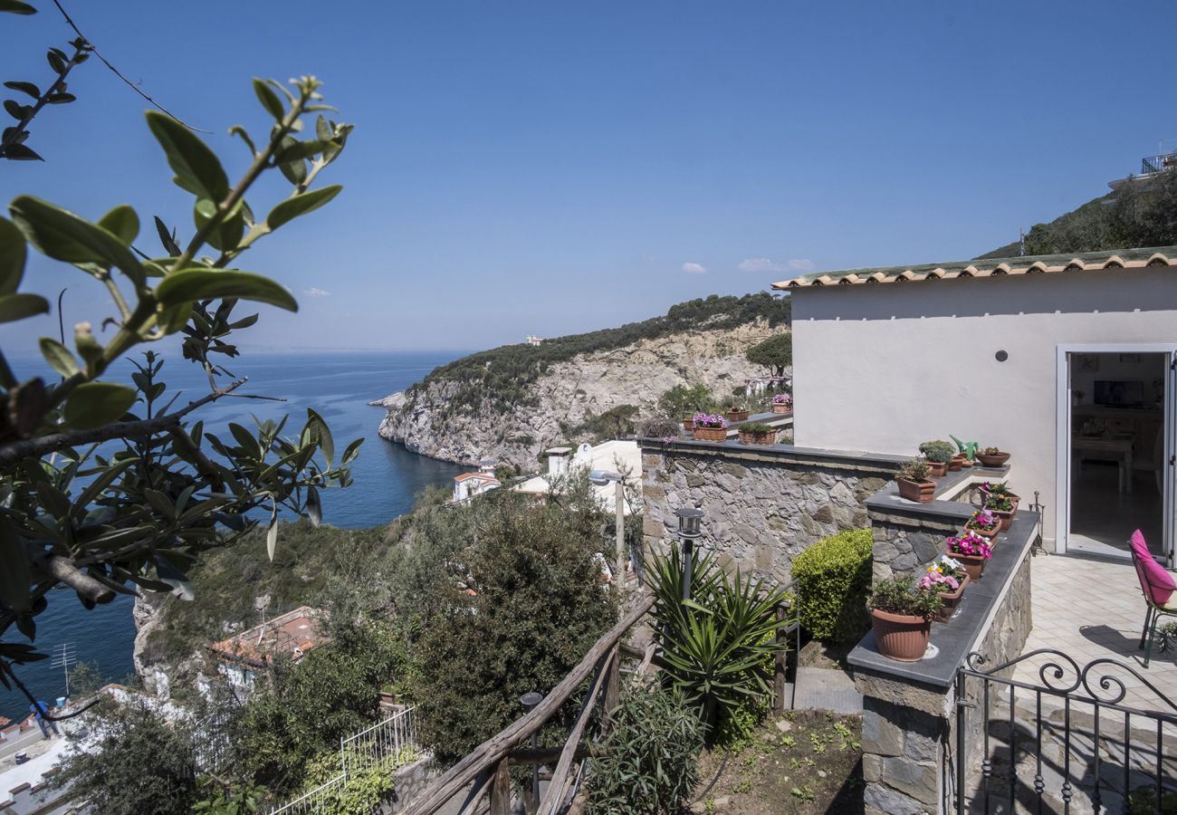 Villa a Massa Lubrense - AMORE RENTALS - Villa Valentina con Piscina Privata, Terrazzi, Vista Mare e Aria Condizionata