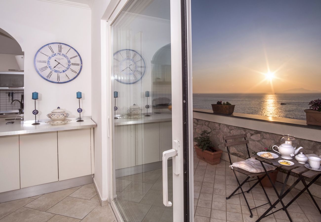 Villa a Massa Lubrense - AMORE RENTALS - Villa Valentina con Piscina Privata, Terrazzi, Vista Mare e Aria Condizionata