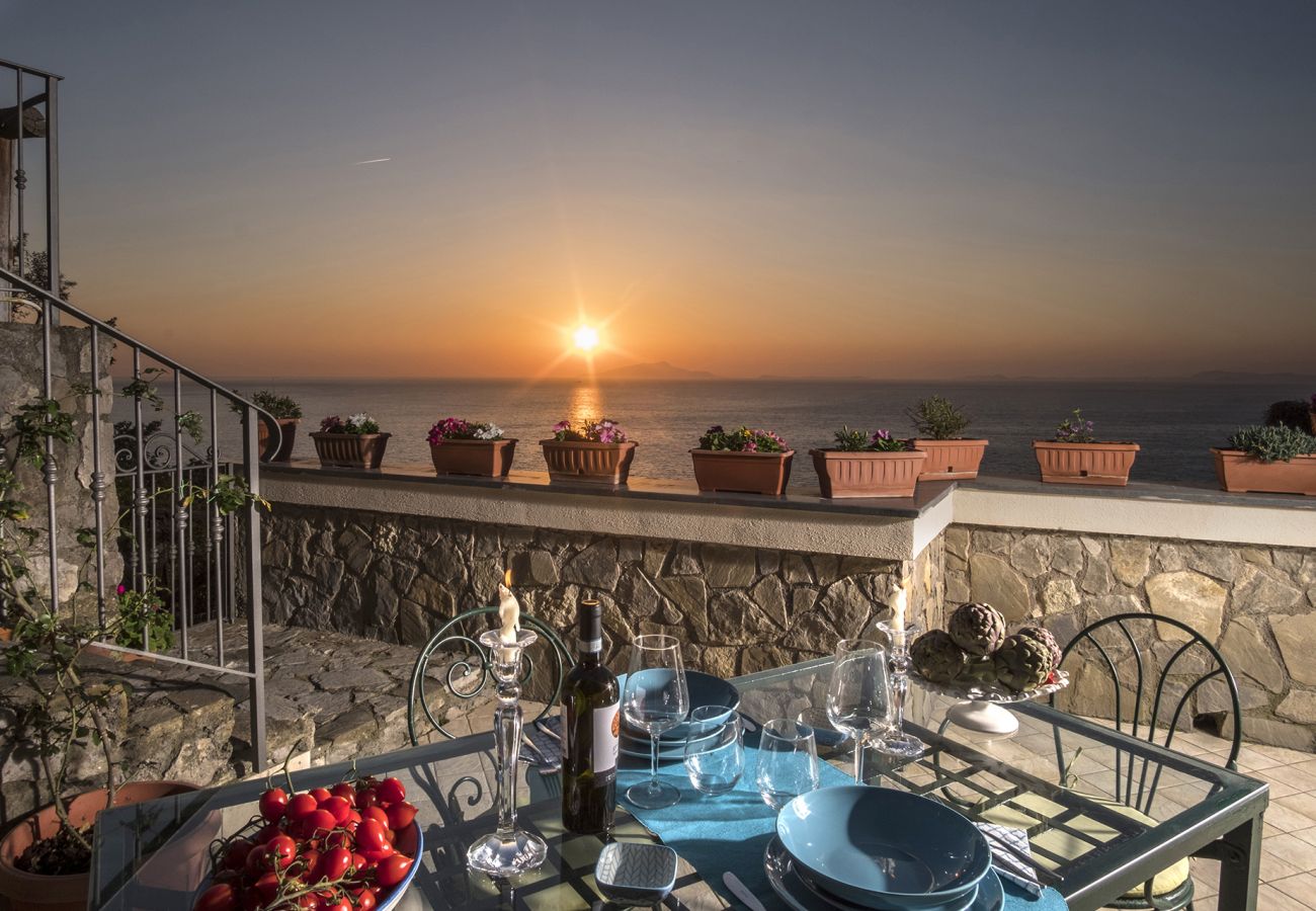 Villa a Massa Lubrense - AMORE RENTALS - Villa Valentina con Piscina Privata, Terrazzi, Vista Mare e Aria Condizionata