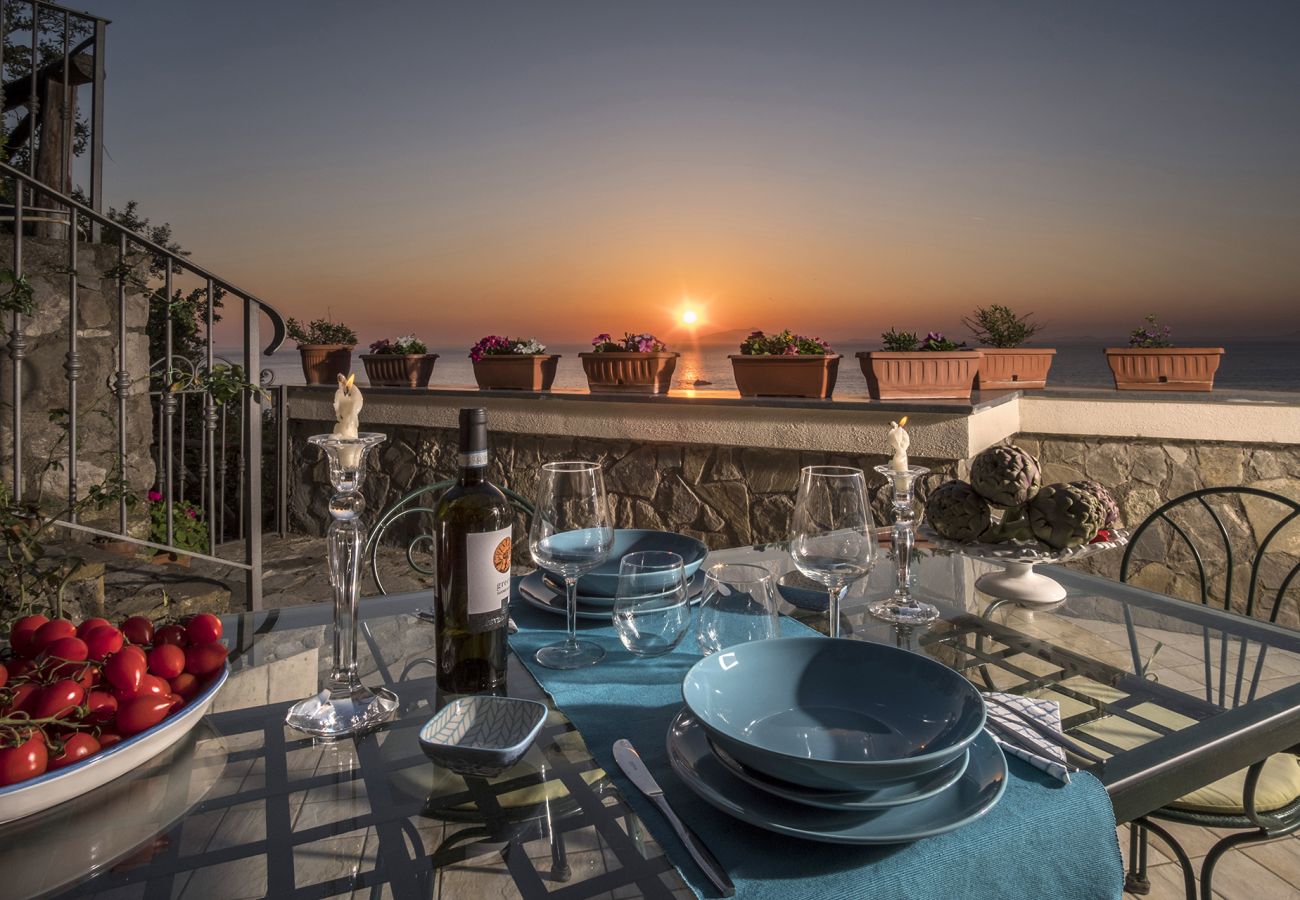 Villa a Massa Lubrense - AMORE RENTALS - Villa Valentina con Piscina Privata, Terrazzi, Vista Mare e Aria Condizionata