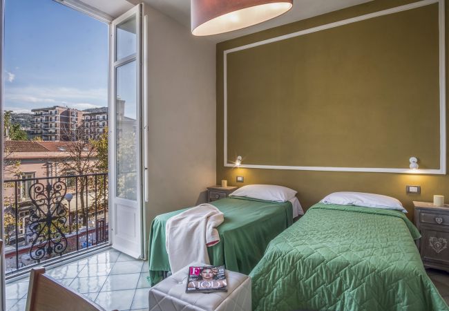 Appartamento a Sorrento - AMORE RENTALS - Appartamento Caruso in Piazza Tasso con Aria Condizionata, WI-FI Appartamento a Sorrento - AMORE RENTALS - Appartamento Caruso in Piazza Tasso con Aria Condizionata, WI-FI