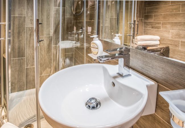 Appartamento a Sorrento - AMORE RENTALS - Appartamento Caruso in Piazza Tasso con Aria Condizionata, WI-FI Appartamento a Sorrento - AMORE RENTALS - Appartamento Caruso in Piazza Tasso con Aria Condizionata, WI-FI