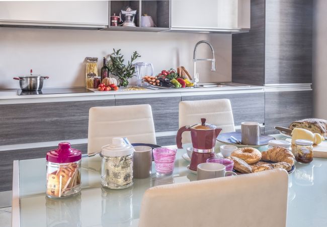 Appartamento a Sorrento - AMORE RENTALS - Appartamento Caruso in Piazza Tasso con Aria Condizionata, WI-FI Appartamento a Sorrento - AMORE RENTALS - Appartamento Caruso in Piazza Tasso con Aria Condizionata, WI-FI