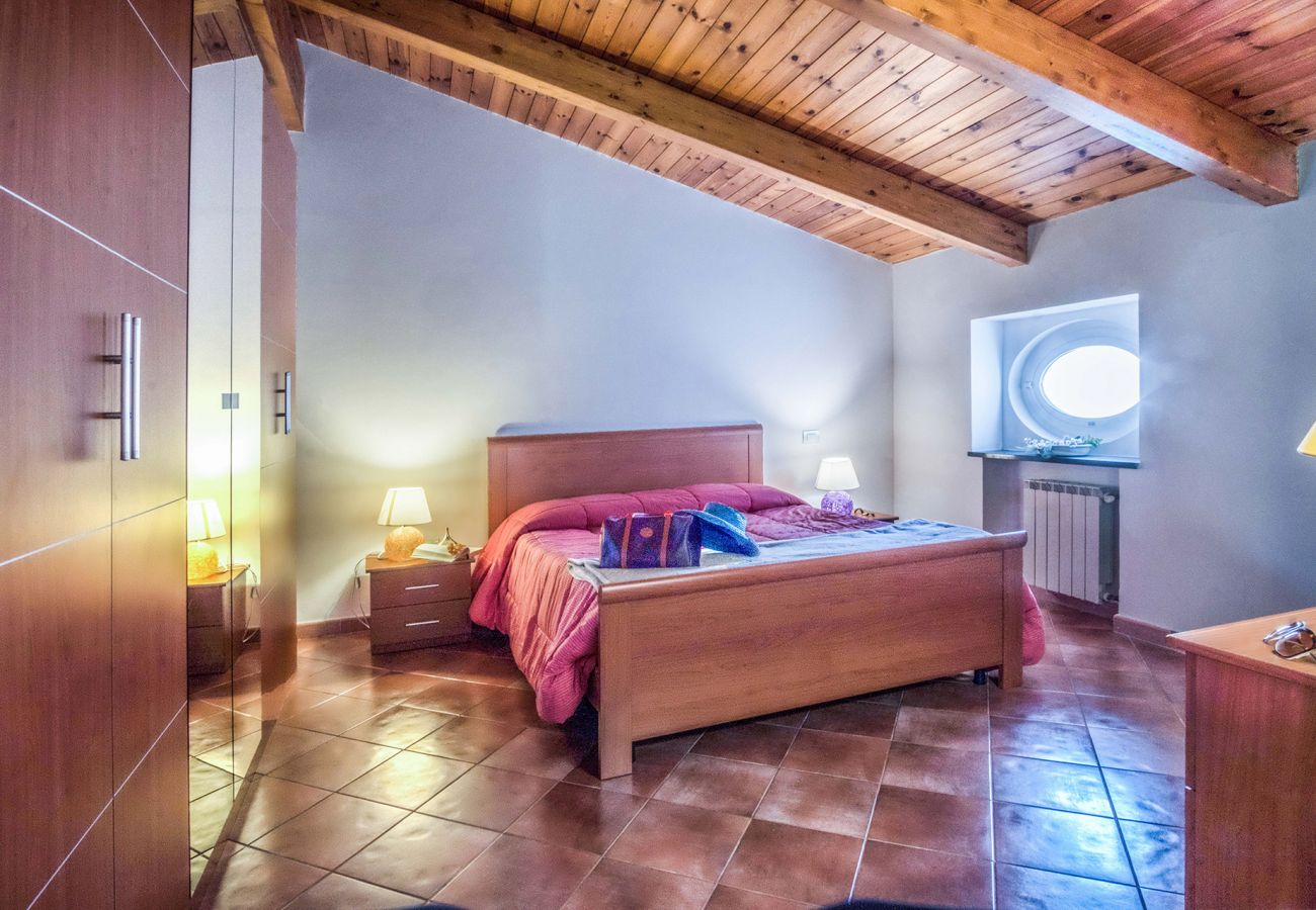 Appartamento a Sorrento - AMORE RENTALS - Maison Palazzo Correale con Parcheggio Privato e Aria Condizionata