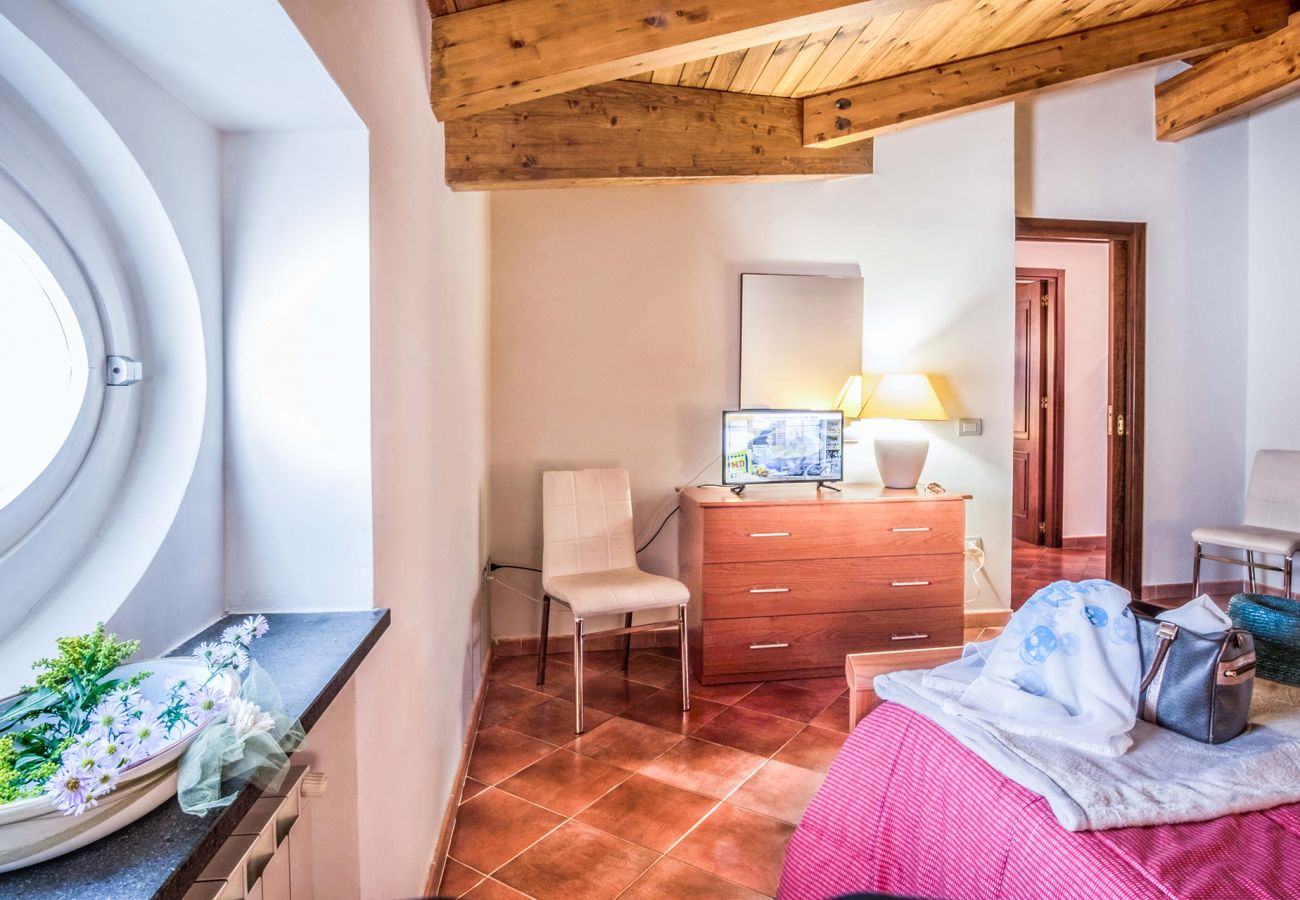 Appartamento a Sorrento - AMORE RENTALS - Maison Palazzo Correale con Parcheggio Privato e Aria Condizionata