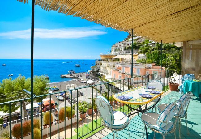 Casa a Positano - AMORE RENTALS - Casa Raffi con Vista Mare sulla Spiaggia di Positano