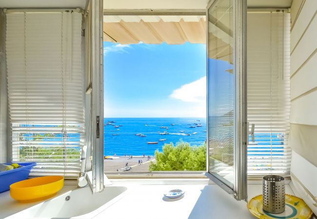 Casa a Positano - AMORE RENTALS - Casa Raffi con Vista Mare sulla Spiaggia di Positano