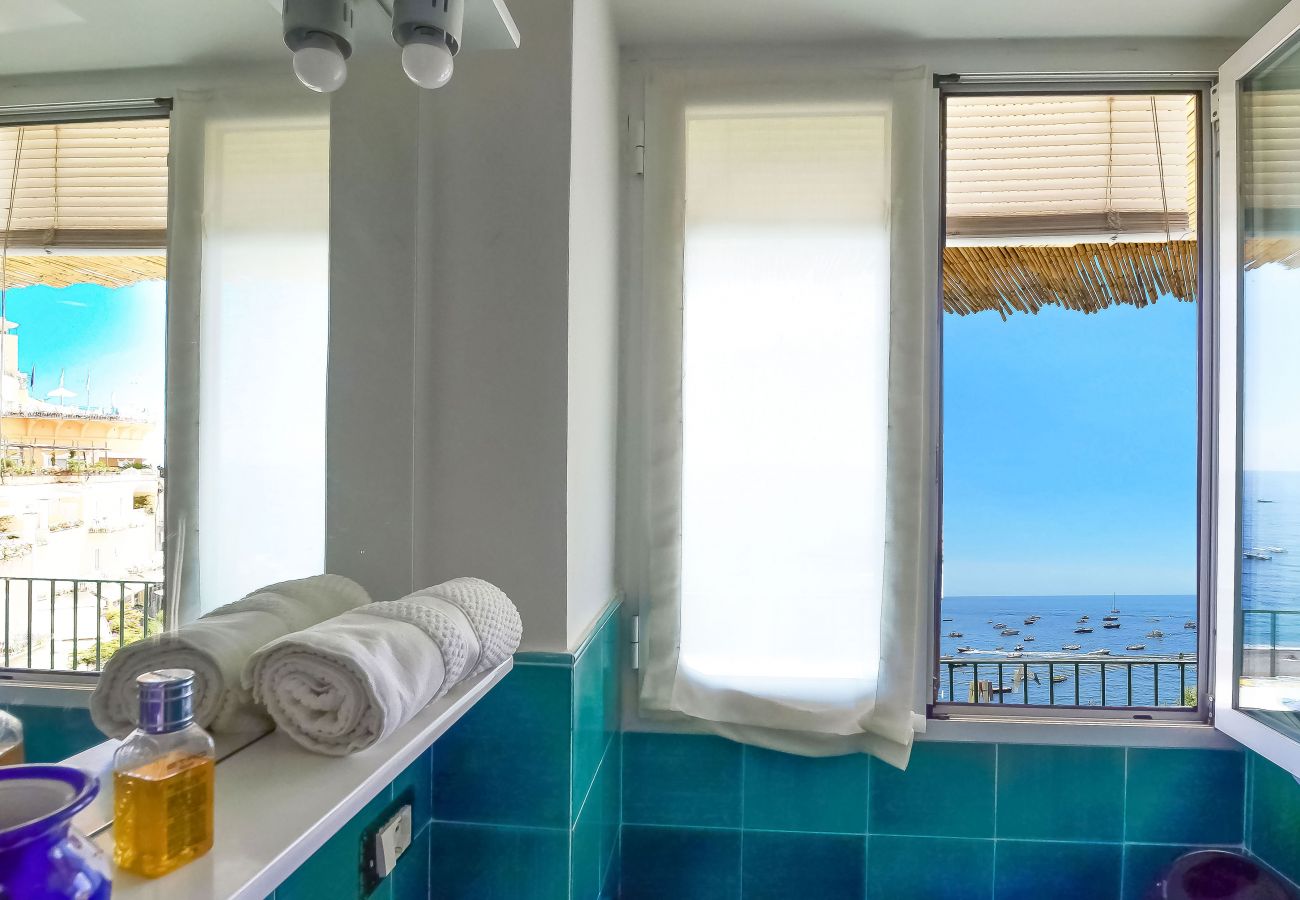 Casa a Positano - AMORE RENTALS - Casa Raffi con Vista Mare sulla Spiaggia di Positano