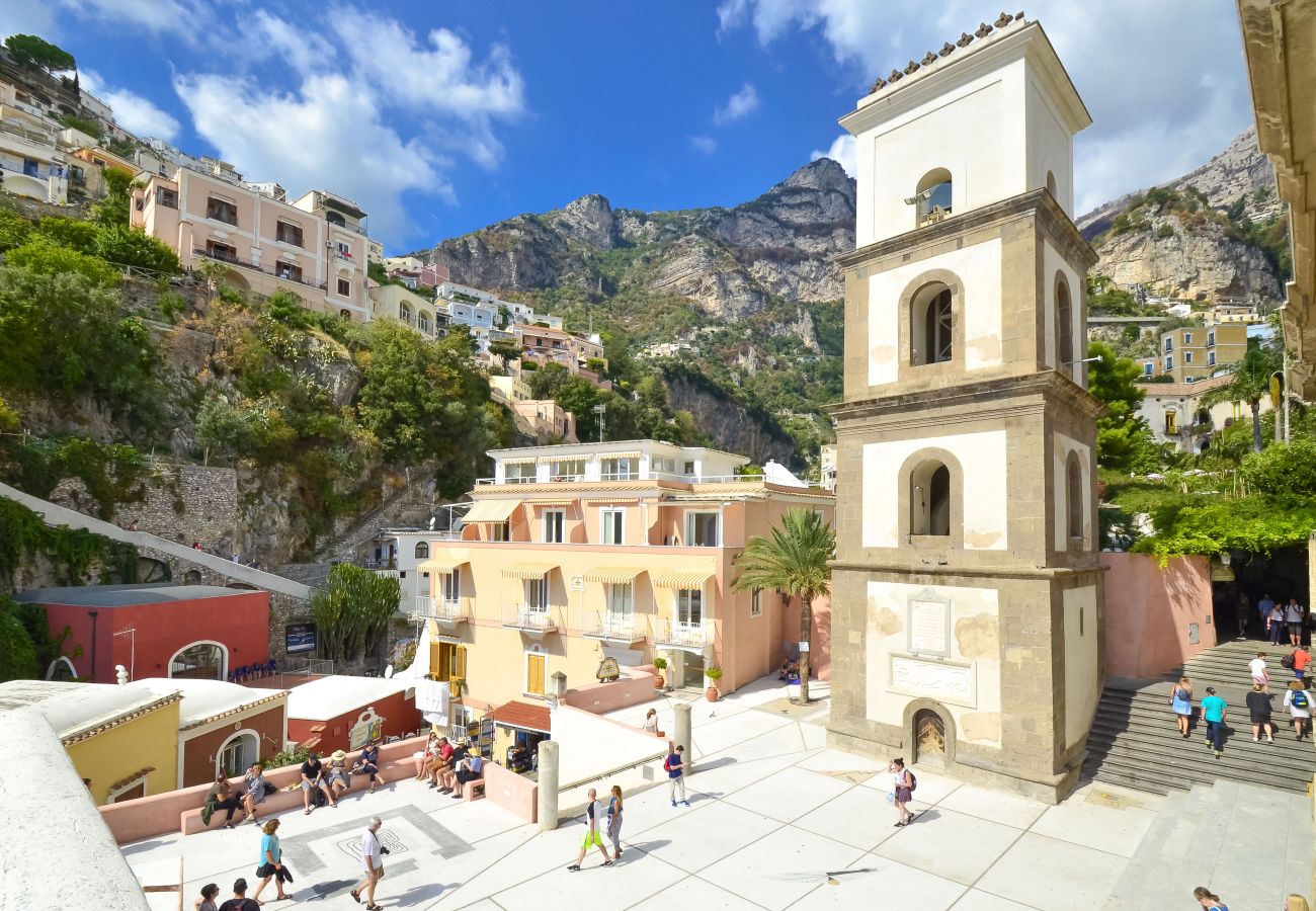 Casa a Positano - AMORE RENTALS - Casa Raffi con Vista Mare sulla Spiaggia di Positano