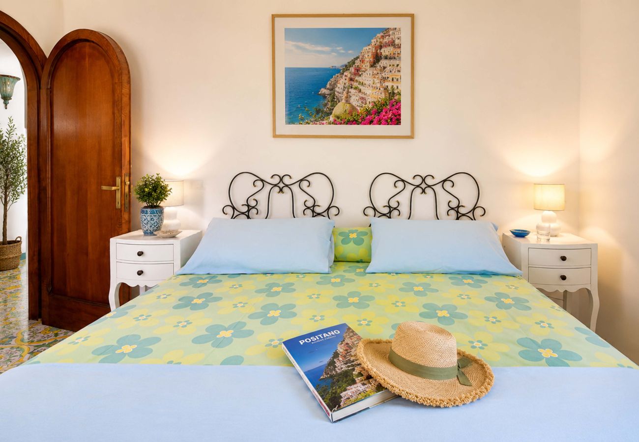 Casa a Positano - AMORE RENTALS - Casa Raffi con Vista Mare sulla Spiaggia di Positano