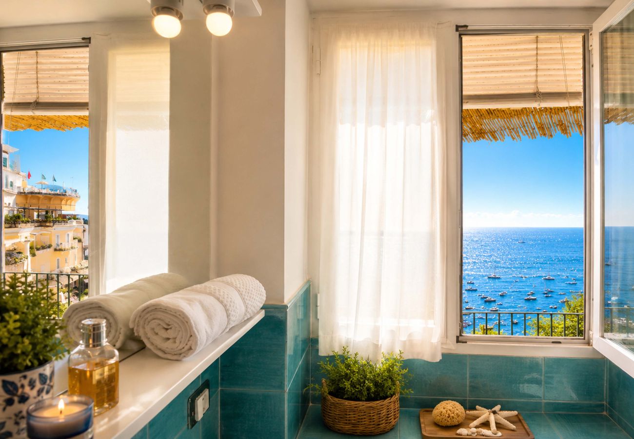 Casa a Positano - AMORE RENTALS - Casa Raffi con Vista Mare sulla Spiaggia di Positano
