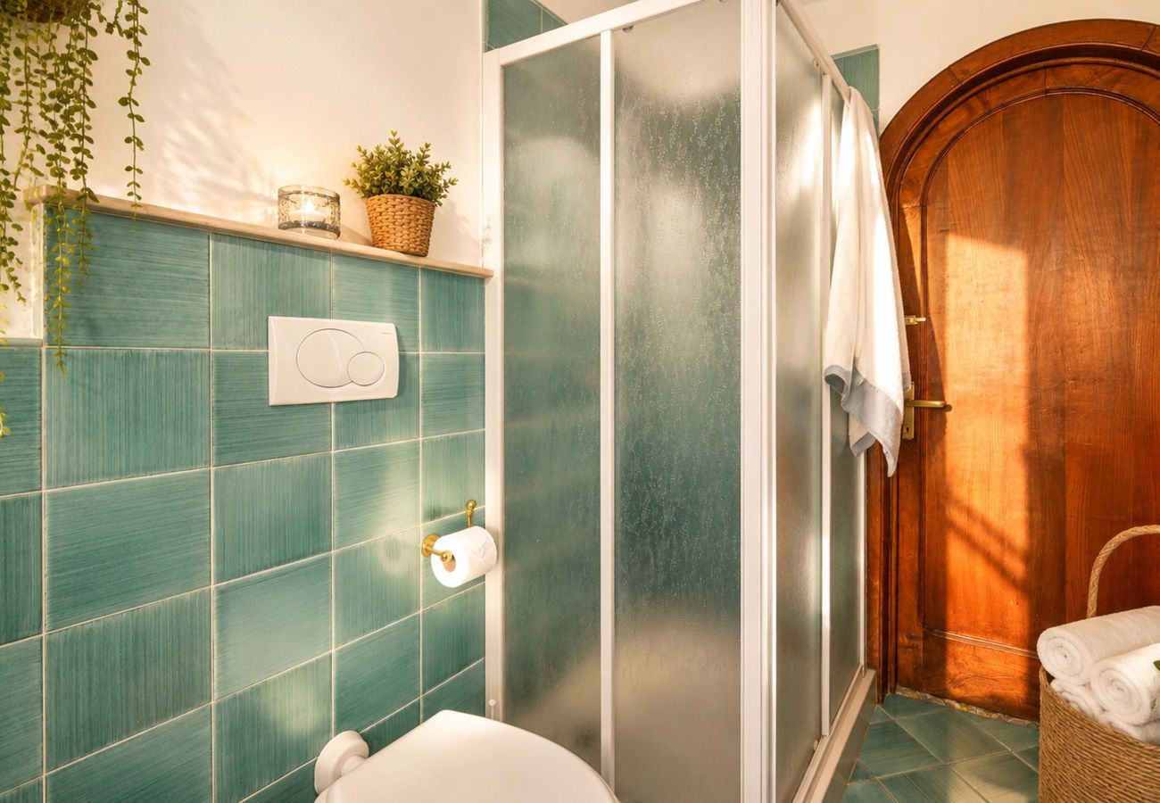 Casa a Positano - AMORE RENTALS - Casa Raffi con Vista Mare sulla Spiaggia di Positano