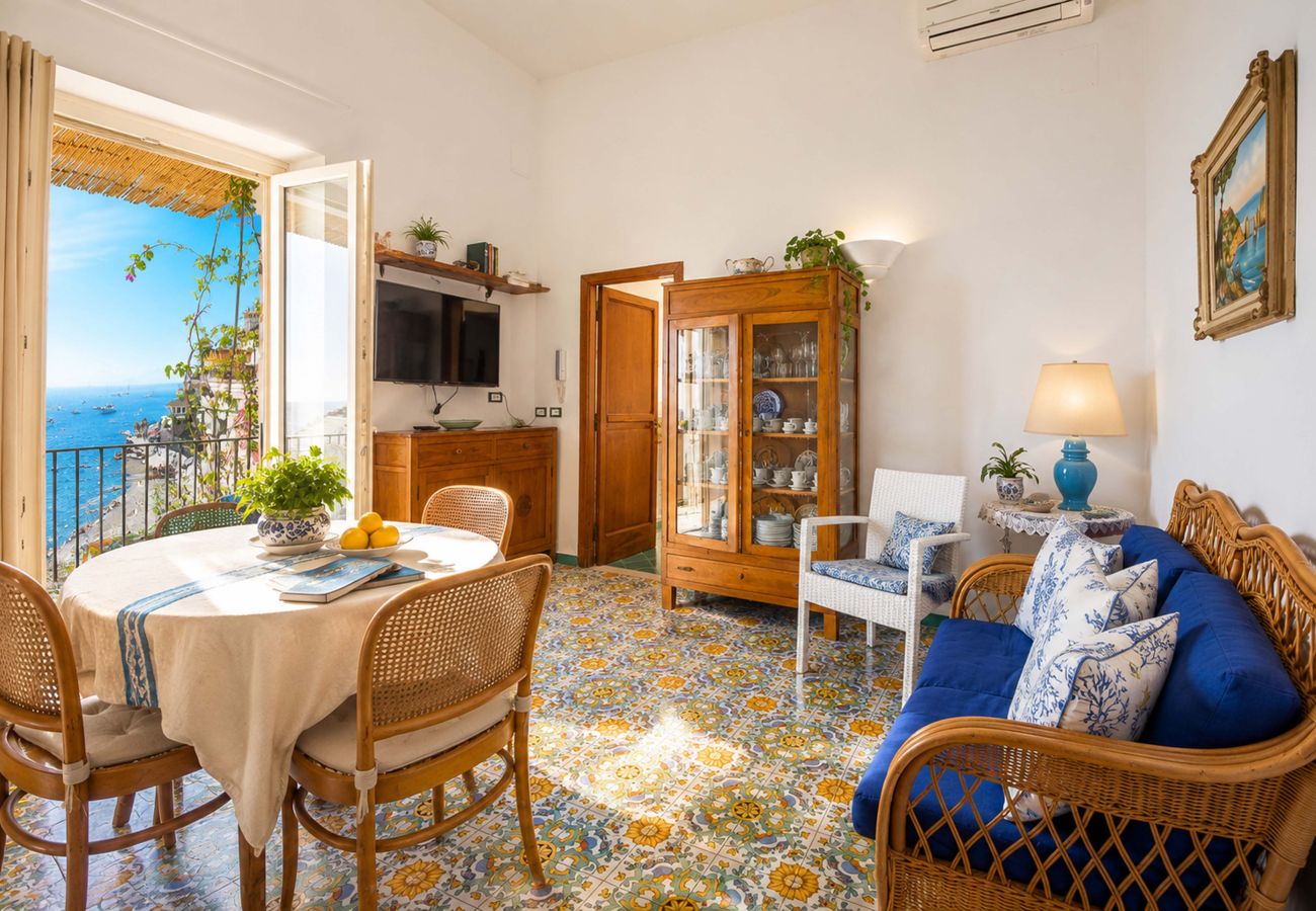 Casa a Positano - AMORE RENTALS - Casa Raffi con Vista Mare sulla Spiaggia di Positano