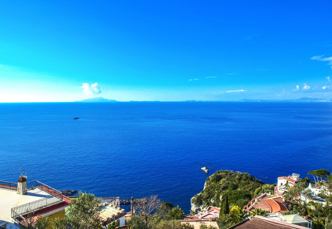 Casa a Massa Lubrense - Casa Marisa con Vista Mare, Terrazza e Parcheggio