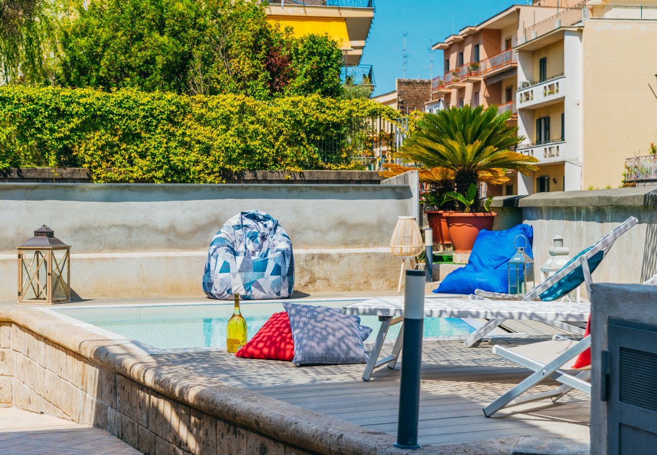 Villa a Sant´Agnello - AMORE RENTALS - Villa Totti con Piscina Privata, Giardino, Parcheggio e Ascensore