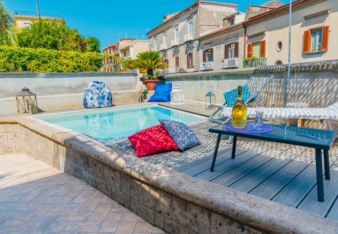 Villa a Sant´Agnello - AMORE RENTALS - Villa Totti con Piscina Privata, Giardino, Parcheggio e Ascensore