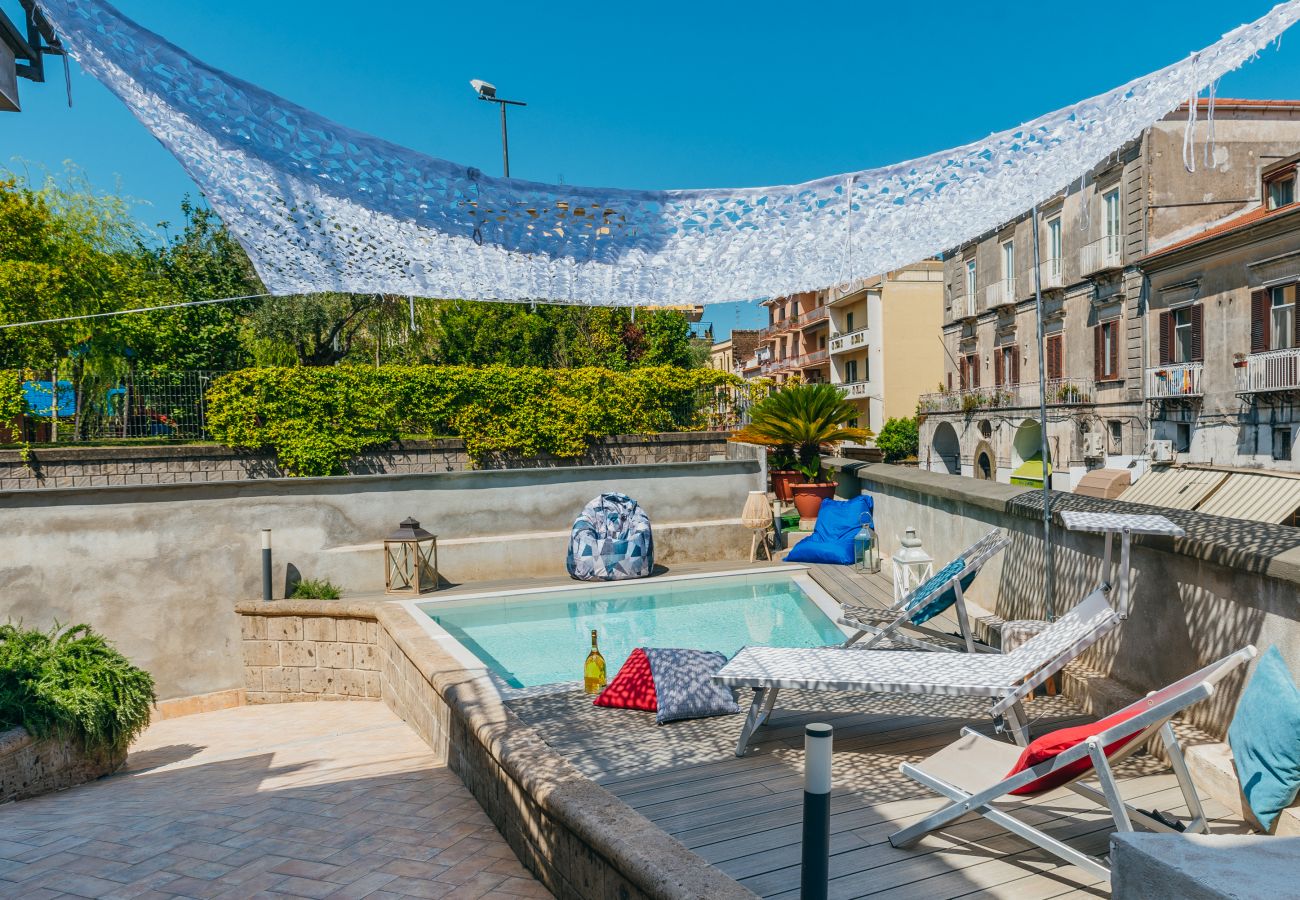 Villa a Sant´Agnello - AMORE RENTALS - Villa Totti con Piscina Privata, Giardino, Parcheggio e Ascensore