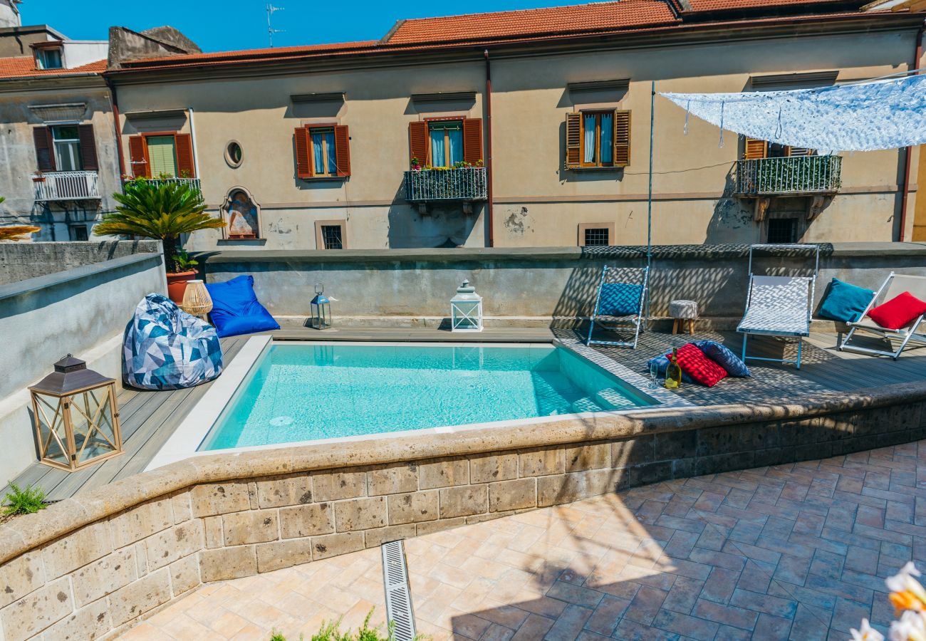 Villa a Sant´Agnello - AMORE RENTALS - Villa Totti con Piscina Privata, Giardino, Parcheggio e Ascensore