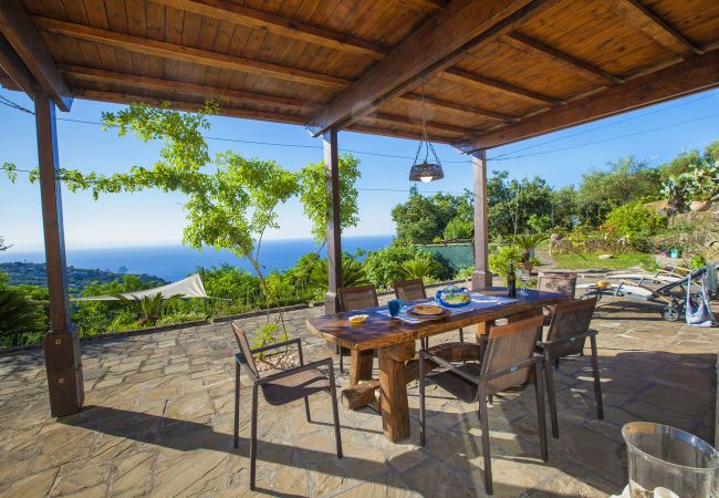 Villa a Sant´Agata sui Due Golfi - AMORE RENTALS - Villa dei Galli con Piscina Privata, Vista Mare, Giardino, Parcheggio e Aria Condizionata Villa a Sant´Agata sui Due Golfi - AMORE RENTALS - Villa dei Galli con Piscina Privata, Vista Mare, Giardino, Parcheggio e Aria Condizionata
