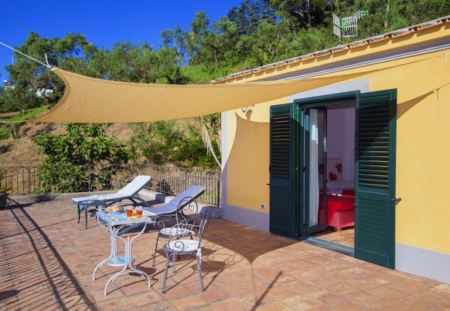 Villa a Sant´Agata sui Due Golfi - AMORE RENTALS - Villa dei Galli con Piscina Privata, Vista Mare, Giardino, Parcheggio e Aria Condizionata