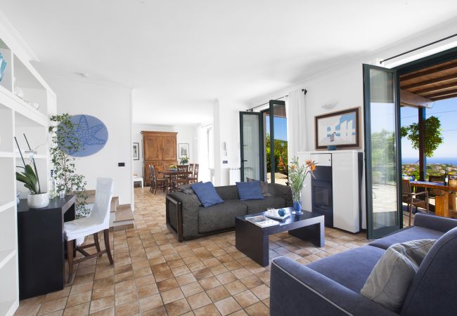 Villa a Sant´Agata sui Due Golfi - AMORE RENTALS - Villa dei Galli con Piscina Privata, Vista Mare, Giardino, Parcheggio e Aria Condizionata Villa a Sant´Agata sui Due Golfi - AMORE RENTALS - Villa dei Galli con Piscina Privata, Vista Mare, Giardino, Parcheggio e Aria Condizionata
