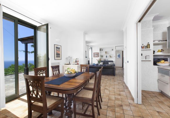 Villa a Sant´Agata sui Due Golfi - AMORE RENTALS - Villa dei Galli con Piscina Privata, Vista Mare, Giardino, Parcheggio e Aria Condizionata Villa a Sant´Agata sui Due Golfi - AMORE RENTALS - Villa dei Galli con Piscina Privata, Vista Mare, Giardino, Parcheggio e Aria Condizionata