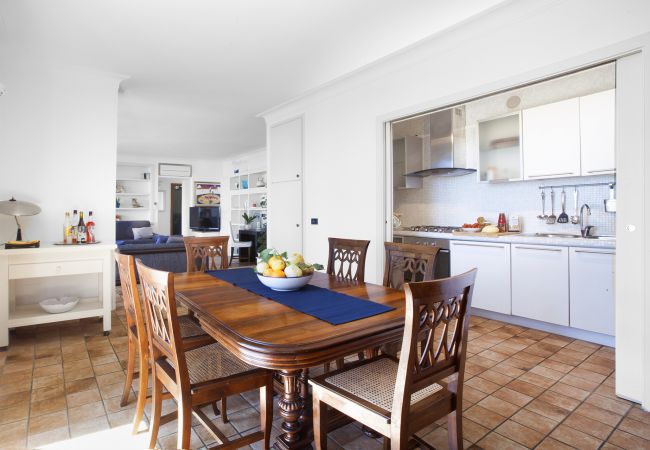 Villa a Sant´Agata sui Due Golfi - AMORE RENTALS - Villa dei Galli con Piscina Privata, Vista Mare, Giardino, Parcheggio e Aria Condizionata Villa a Sant´Agata sui Due Golfi - AMORE RENTALS - Villa dei Galli con Piscina Privata, Vista Mare, Giardino, Parcheggio e Aria Condizionata