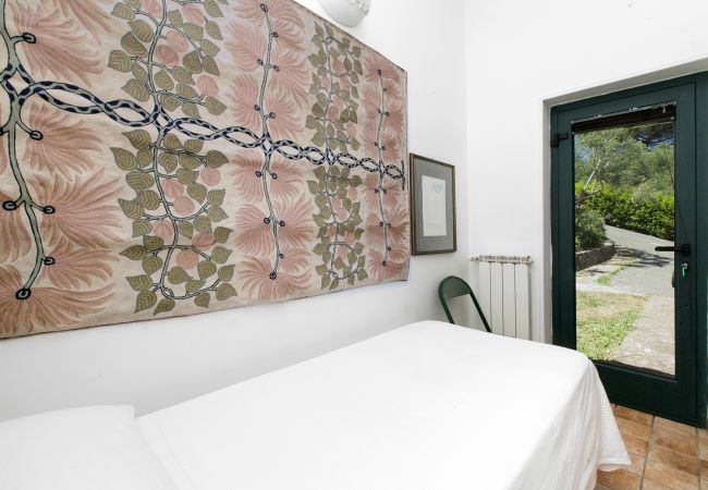 Villa a Sant´Agata sui Due Golfi - AMORE RENTALS - Villa dei Galli con Piscina Privata, Vista Mare, Giardino, Parcheggio e Aria Condizionata Villa a Sant´Agata sui Due Golfi - AMORE RENTALS - Villa dei Galli con Piscina Privata, Vista Mare, Giardino, Parcheggio e Aria Condizionata