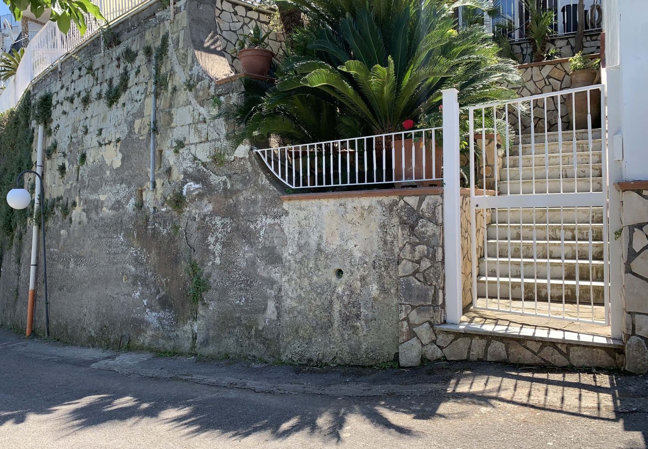 Casa a Sorrento - AMORE RENTALS - Casa Augusta A con Mini Piscina, Vista Mare, Parcheggio e Terrazzi Privati
