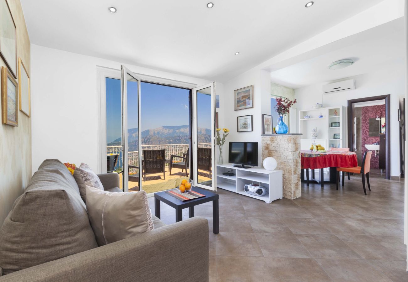 Casa a Sorrento - AMORE RENTALS - Casa Augusta B con Terrazza Privata, Barbecue e Vista Mare