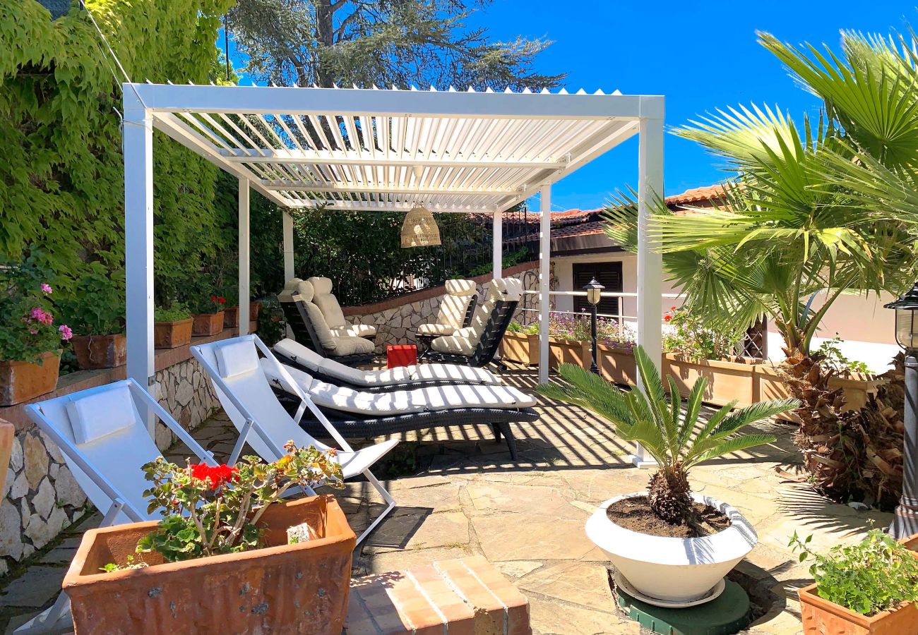 Casa a Sorrento - AMORE RENTALS - Casa Augusta B con Terrazza Privata, Barbecue e Vista Mare