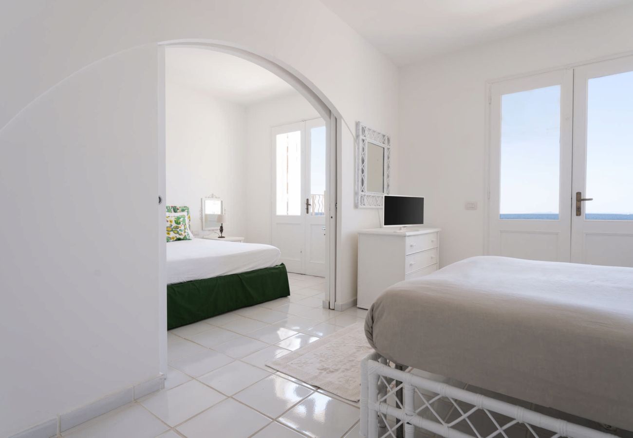 Villa a Massa Lubrense - AMORE RENTALS - Villa del Sole con Vista Mare, Discesa Diretta al Mare, Parcheggio e Aria Condizionata