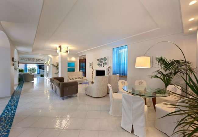 Villa a Nerano - AMORE RENTALS - Villa Ariadne con Vista Mare, Jacuzzi, Piscina e Colazione Villa a Nerano - AMORE RENTALS - Villa Ariadne con Vista Mare, Jacuzzi, Piscina e Colazione