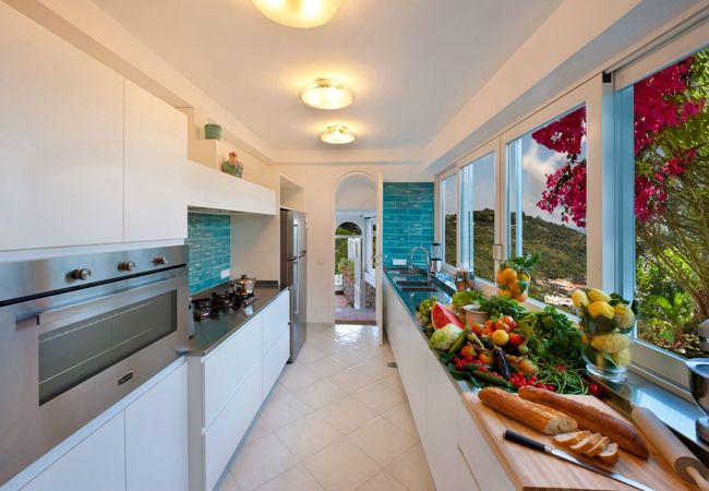 Villa a Nerano - AMORE RENTALS - Villa Ariadne con Vista Mare, Jacuzzi, Piscina e Colazione Villa a Nerano - AMORE RENTALS - Villa Ariadne con Vista Mare, Jacuzzi, Piscina e Colazione