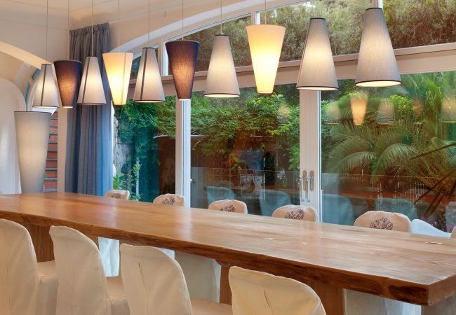 Villa a Nerano - AMORE RENTALS - Villa Ariadne con Vista Mare, Jacuzzi, Piscina e Colazione Villa a Nerano - AMORE RENTALS - Villa Ariadne con Vista Mare, Jacuzzi, Piscina e Colazione