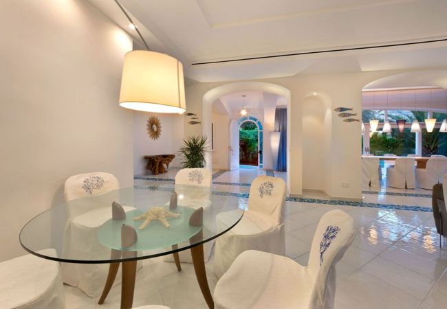 Villa a Nerano - AMORE RENTALS - Villa Ariadne con Vista Mare, Jacuzzi, Piscina e Colazione Villa a Nerano - AMORE RENTALS - Villa Ariadne con Vista Mare, Jacuzzi, Piscina e Colazione