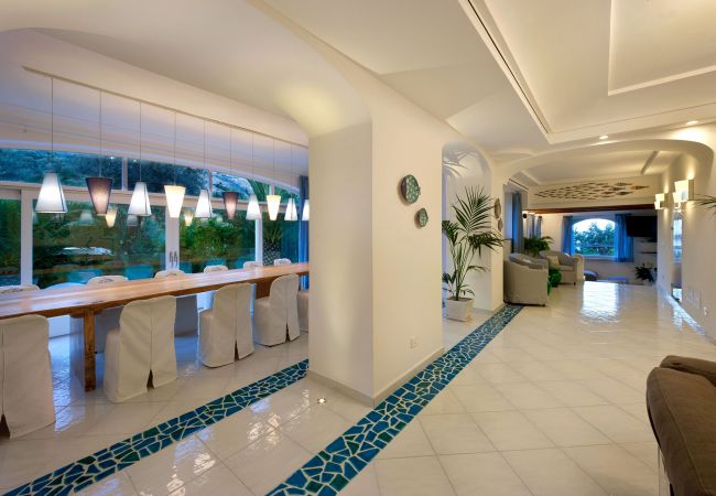 Villa a Nerano - AMORE RENTALS - Villa Ariadne con Vista Mare, Jacuzzi, Piscina e Colazione Villa a Nerano - AMORE RENTALS - Villa Ariadne con Vista Mare, Jacuzzi, Piscina e Colazione