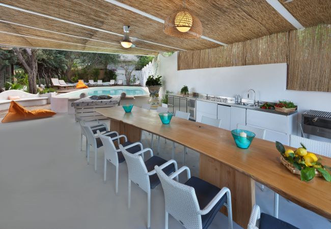 Villa a Nerano - AMORE RENTALS - Villa Ariadne con Vista Mare, Jacuzzi, Piscina e Colazione Villa a Nerano - AMORE RENTALS - Villa Ariadne con Vista Mare, Jacuzzi, Piscina e Colazione