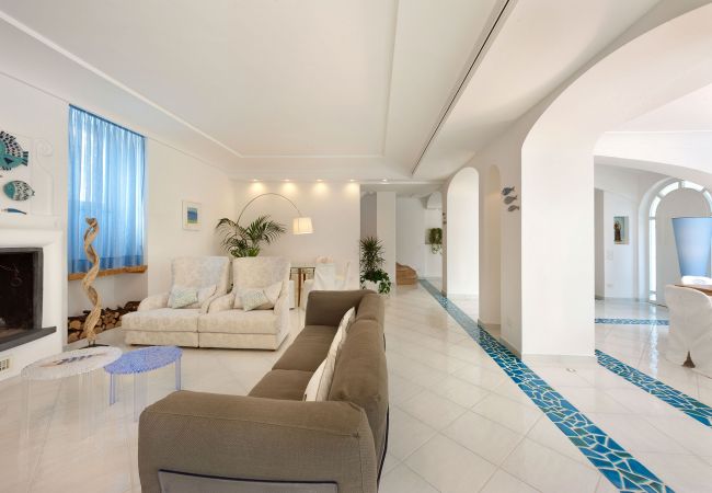 Villa a Nerano - AMORE RENTALS - Villa Ariadne con Vista Mare, Jacuzzi, Piscina e Colazione Villa a Nerano - AMORE RENTALS - Villa Ariadne con Vista Mare, Jacuzzi, Piscina e Colazione