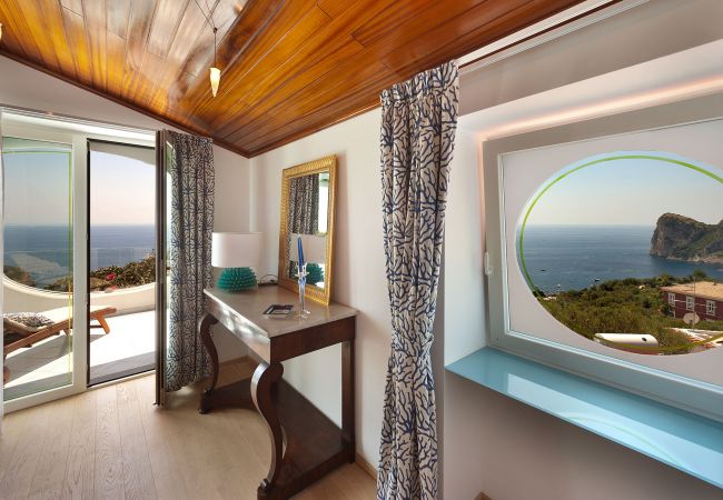 Villa a Nerano - AMORE RENTALS - Villa Ariadne con Vista Mare, Jacuzzi, Piscina e Colazione Villa a Nerano - AMORE RENTALS - Villa Ariadne con Vista Mare, Jacuzzi, Piscina e Colazione