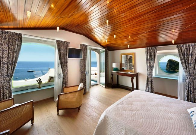 Villa a Nerano - AMORE RENTALS - Villa Ariadne con Vista Mare, Jacuzzi, Piscina e Colazione Villa a Nerano - AMORE RENTALS - Villa Ariadne con Vista Mare, Jacuzzi, Piscina e Colazione