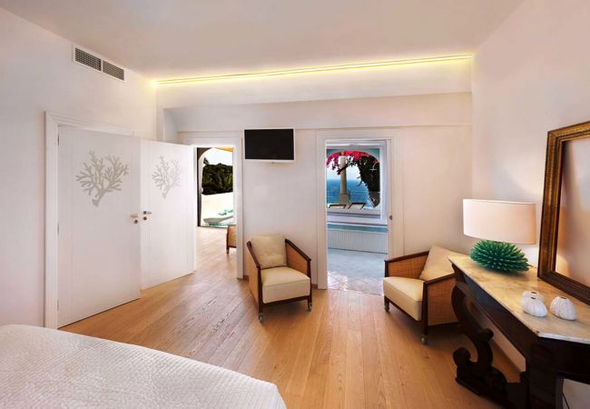 Villa a Nerano - AMORE RENTALS - Villa Ariadne con Vista Mare, Jacuzzi, Piscina e Colazione Villa a Nerano - AMORE RENTALS - Villa Ariadne con Vista Mare, Jacuzzi, Piscina e Colazione