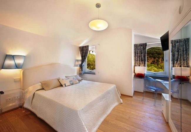 Villa a Nerano - AMORE RENTALS - Villa Ariadne con Vista Mare, Jacuzzi, Piscina e Colazione Villa a Nerano - AMORE RENTALS - Villa Ariadne con Vista Mare, Jacuzzi, Piscina e Colazione