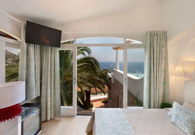 Villa a Nerano - AMORE RENTALS - Villa Ariadne con Vista Mare, Jacuzzi, Piscina e Colazione Villa a Nerano - AMORE RENTALS - Villa Ariadne con Vista Mare, Jacuzzi, Piscina e Colazione