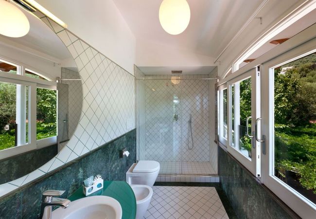 Villa a Nerano - AMORE RENTALS - Villa Ariadne con Vista Mare, Jacuzzi, Piscina e Colazione Villa a Nerano - AMORE RENTALS - Villa Ariadne con Vista Mare, Jacuzzi, Piscina e Colazione