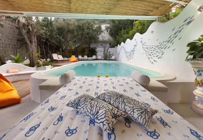 Villa a Nerano - AMORE RENTALS - Villa Ariadne con Vista Mare, Jacuzzi, Piscina e Colazione Villa a Nerano - AMORE RENTALS - Villa Ariadne con Vista Mare, Jacuzzi, Piscina e Colazione