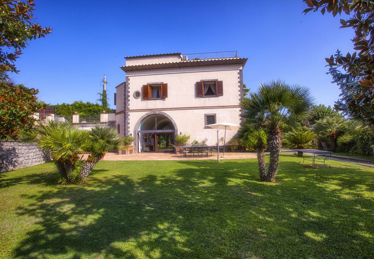 Villa a Sant´Agata sui Due Golfi - AMORE RENTALS - Villa Il Pino con Piscina Privata, Giardino, BBQ, Parcheggio